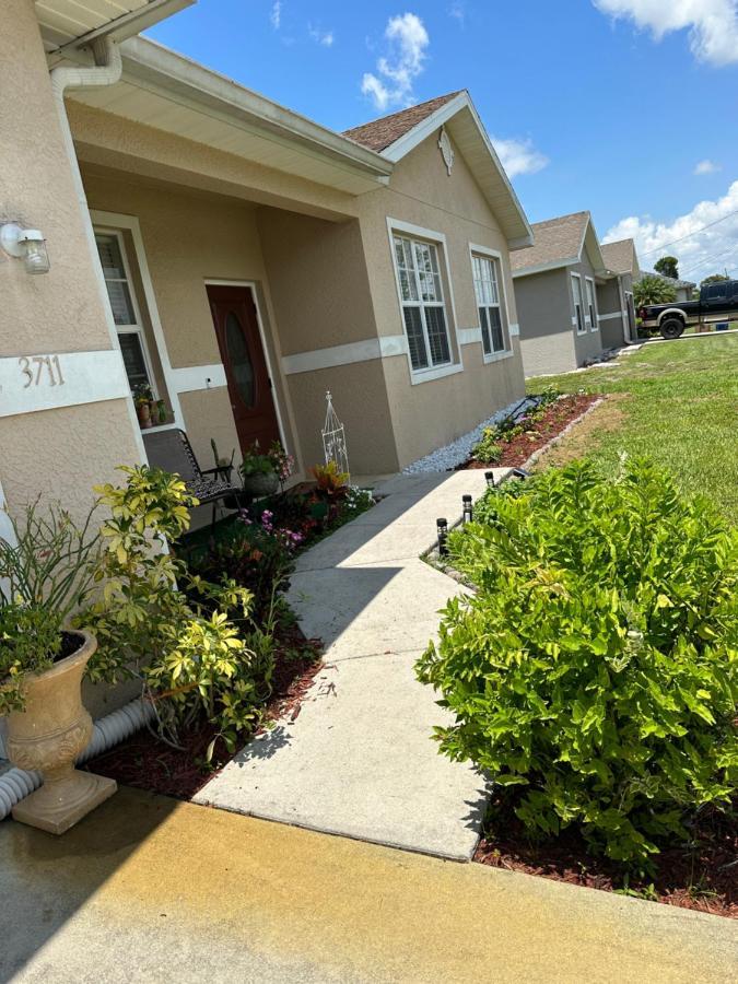 Quite Room In A Family Home Lehigh Acres Exterior photo
